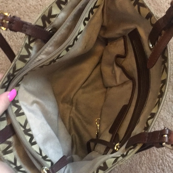 Michael kors purse - Picture 3 of 3